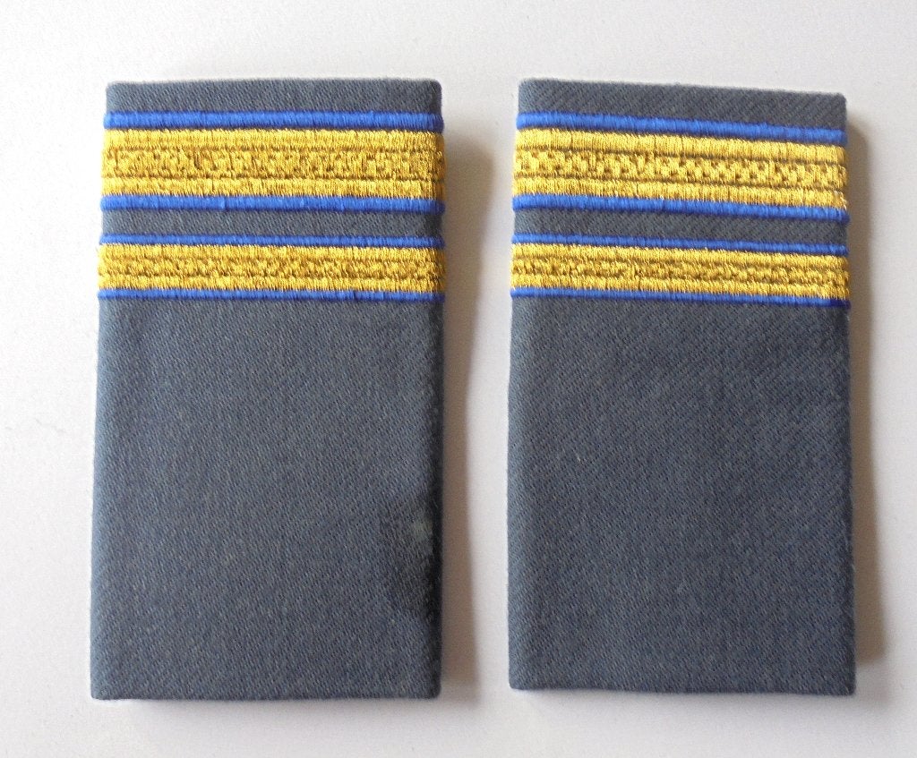 ROT schouderpassant Gala tenue Avond baadje Eerste Luitenant, Ophalen of Verzenden, Luchtmacht, Nederland, Embleem of Badge