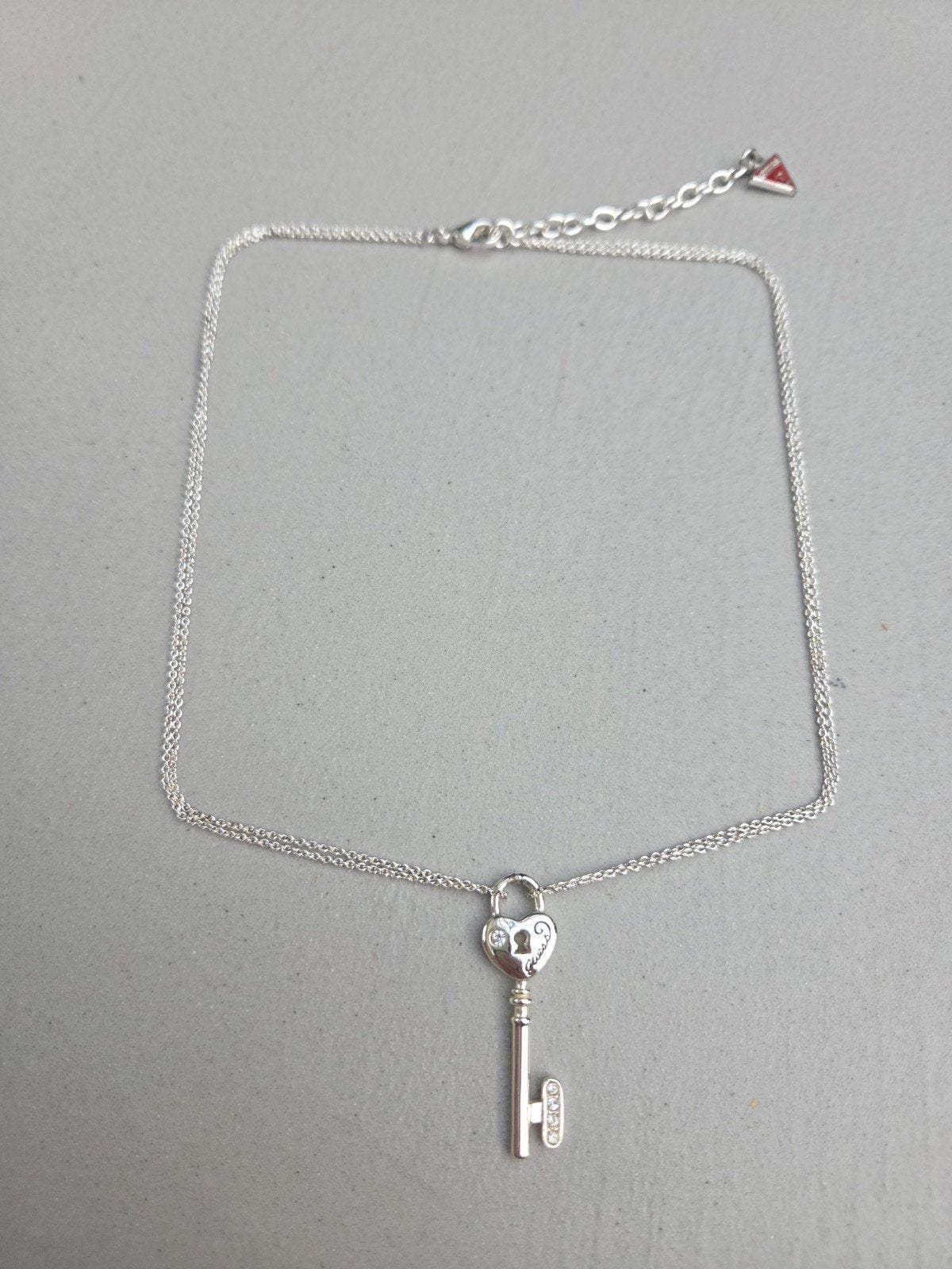 Guess Ketting met Sleutel Hanger - Zo Goed als Nieuw, Overige materialen, Met hanger, Ophalen of Verzenden, Zo goed als nieuw