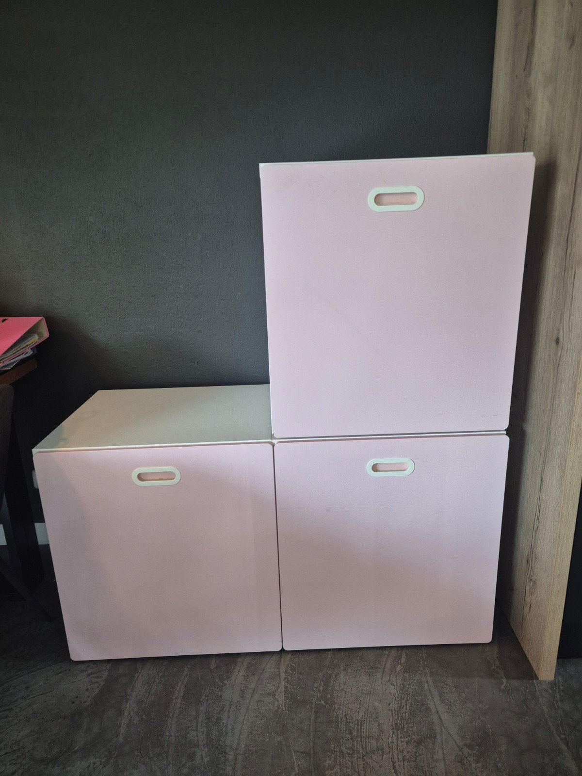 IKEA Stuva lades en basiselement, wit met roze front, Kinderen en Baby's, Kinderkamer | Commodes en Kasten, Gebruikt, Minder dan 75 cm