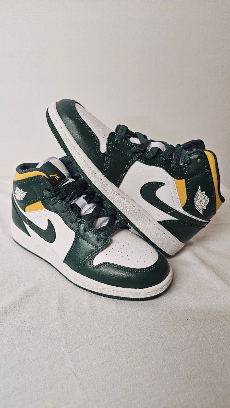 Nike Air Jordan 1 Mid - Nieuw in doos, Kleding | Heren, Overige kleuren, Verzenden, Nike, Nieuw