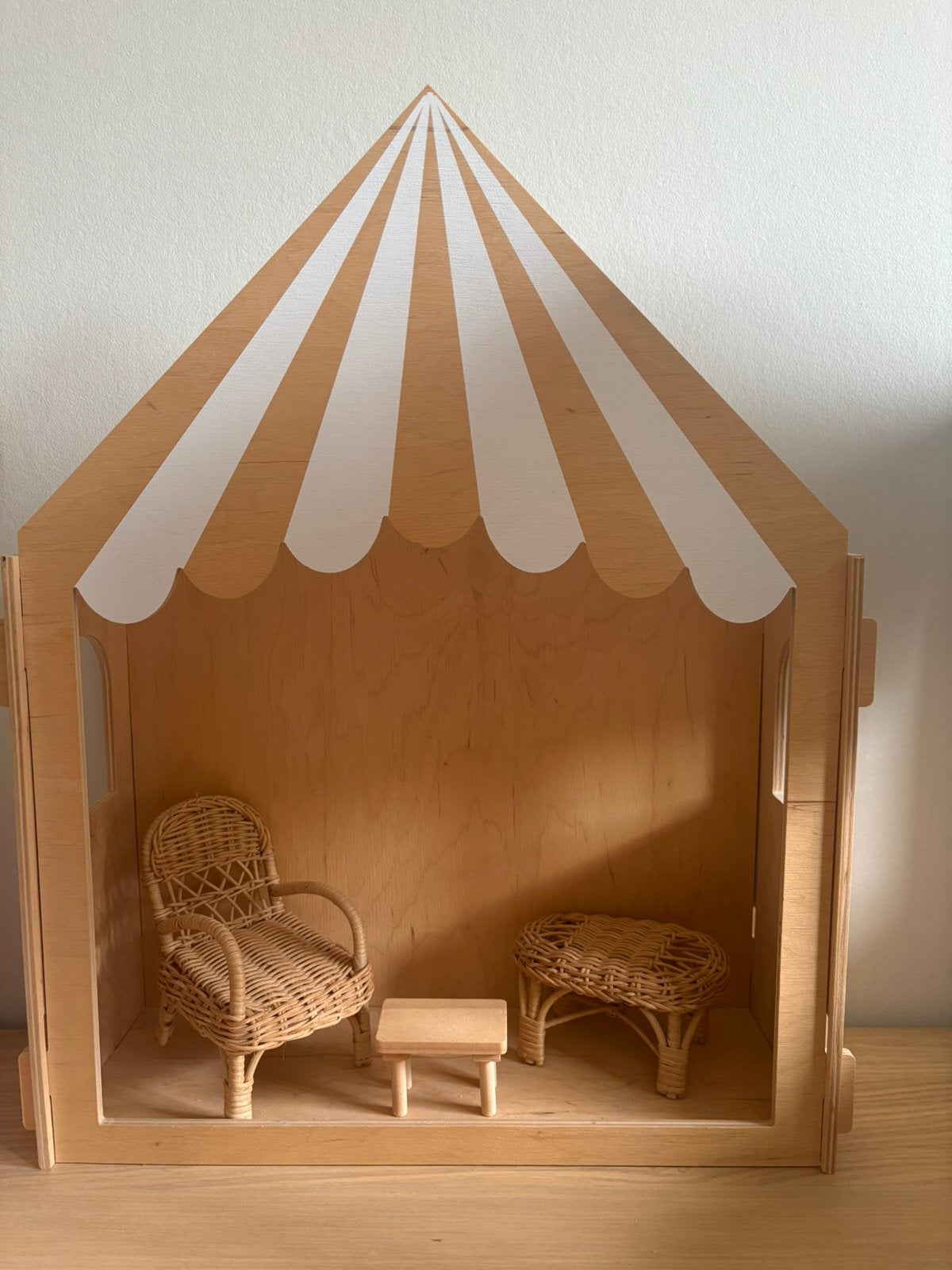 Houten speelhuisje, Ophalen, Zo goed als nieuw, Poppenhuis