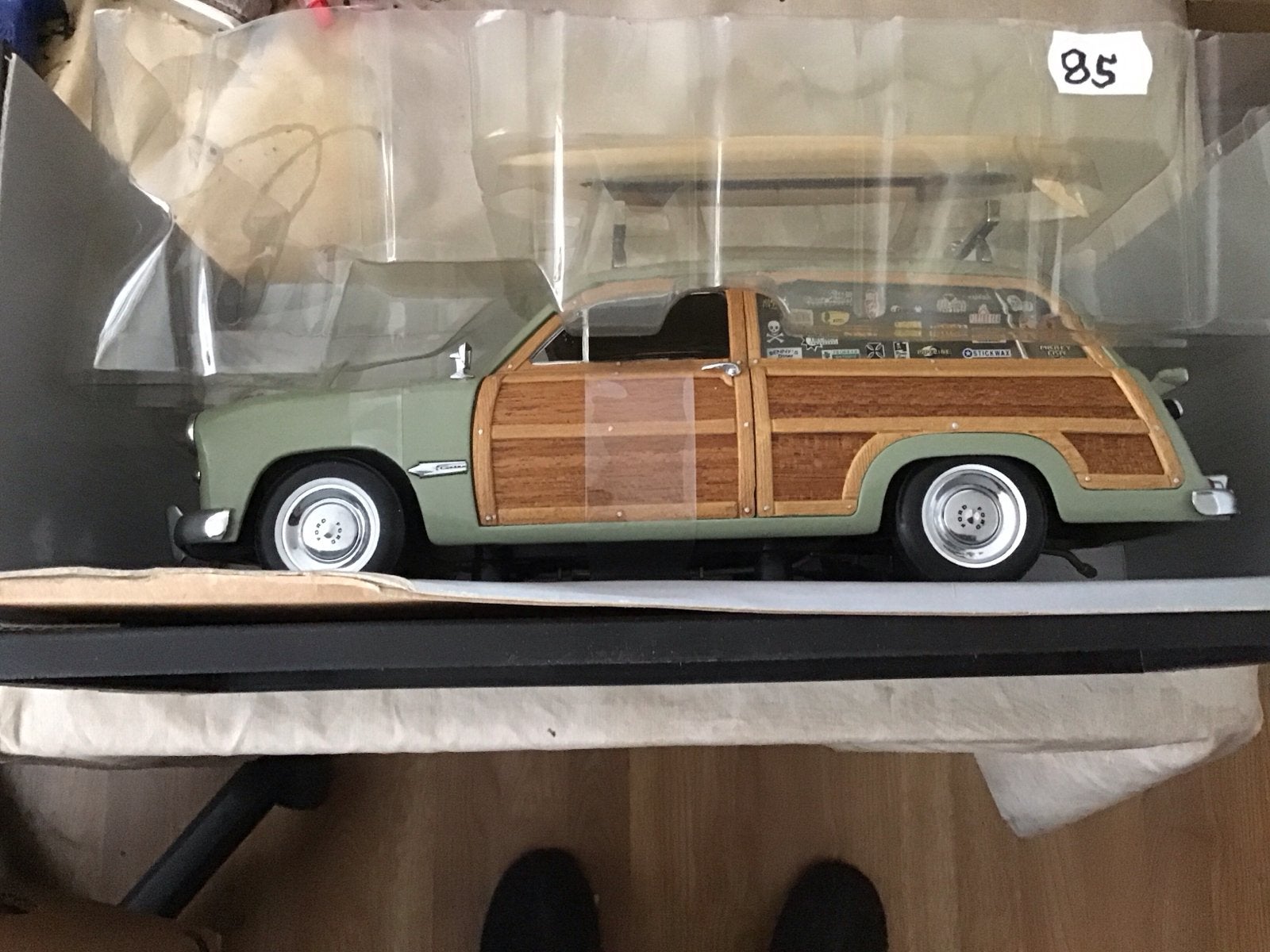 Schaalmodel Ford Woody Wagon met Surfplank (1:18), Verzenden, Zo goed als nieuw