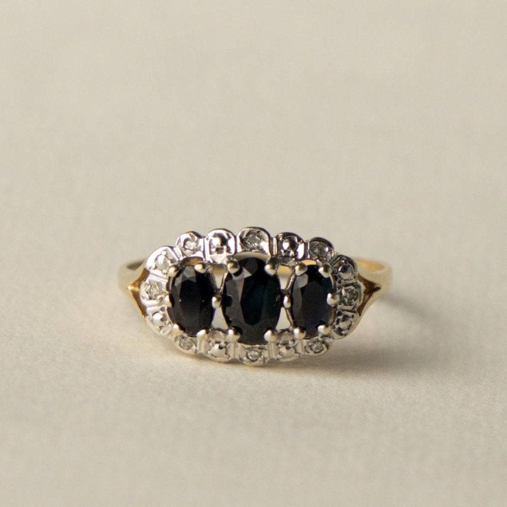 vintage 9 karaat gouden trilogy ring saffier en diamant, 18 tot 19, Verzenden, Zo goed als nieuw, Nvt