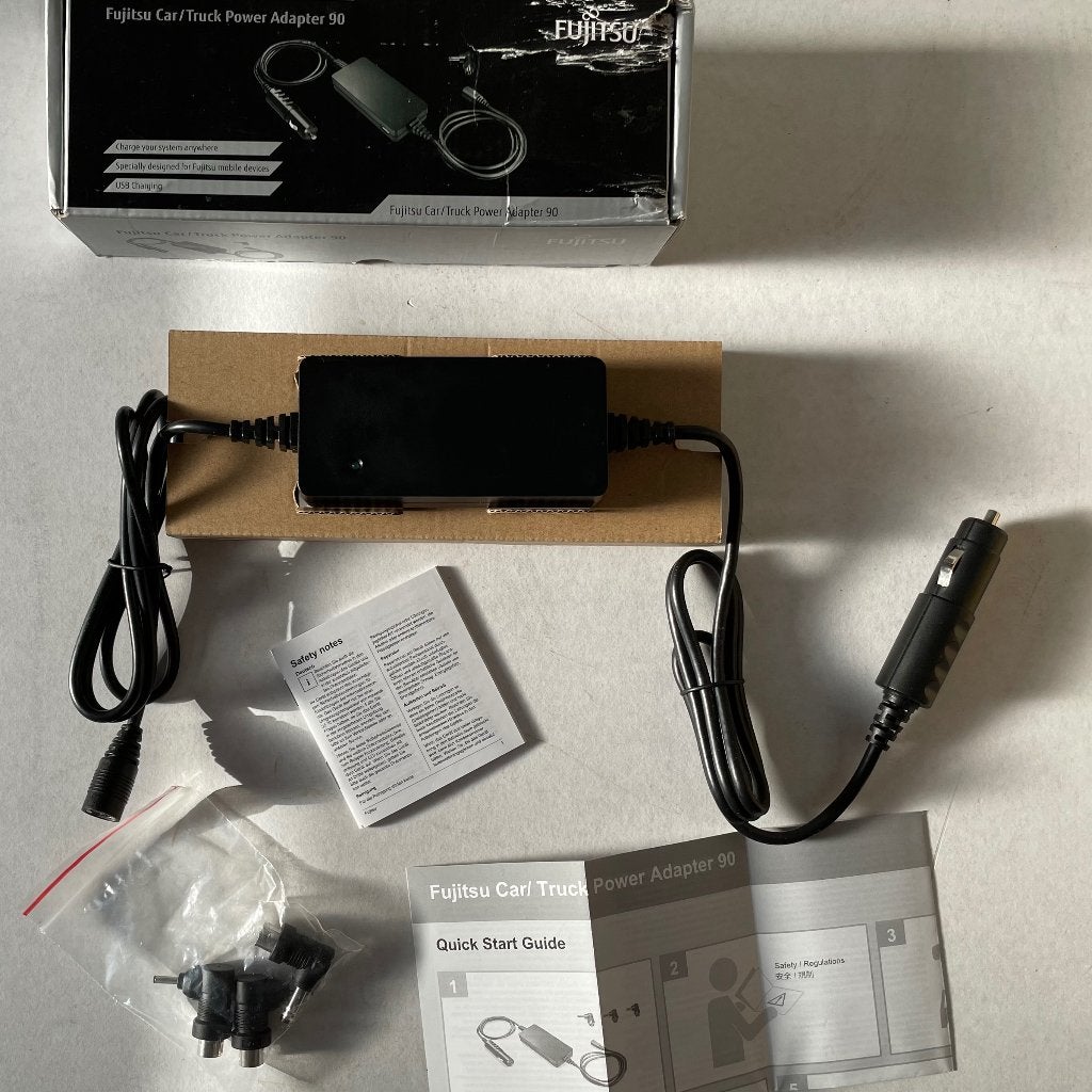 Fujitsu Car/Truck Power Adapter 90  – Nieuw, Computers en Software, Laptop-opladers, Ophalen of Verzenden, Nieuw, Fujitsu