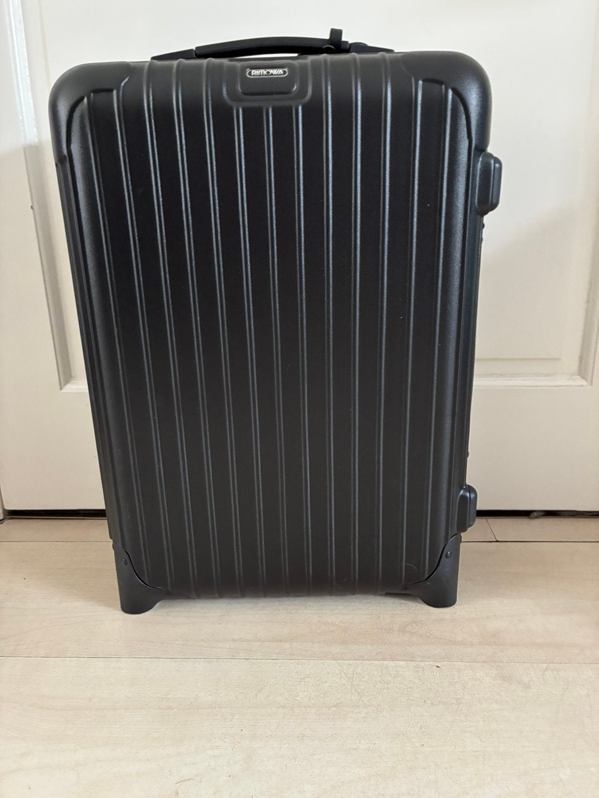 Rimowa 55x37 cm zwart, Ophalen of Verzenden, Zo goed als nieuw, Hard kunststof, Minder dan 50 cm