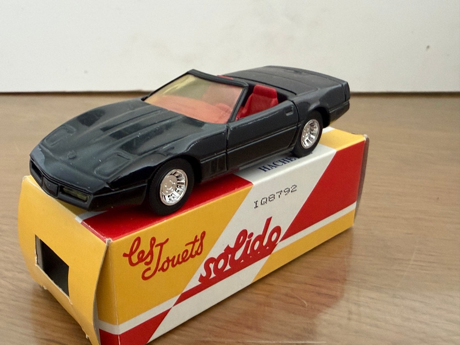 Solido Chevrolet Corvette 1/43 - Zwart, Ophalen of Verzenden, Zo goed als nieuw, Auto