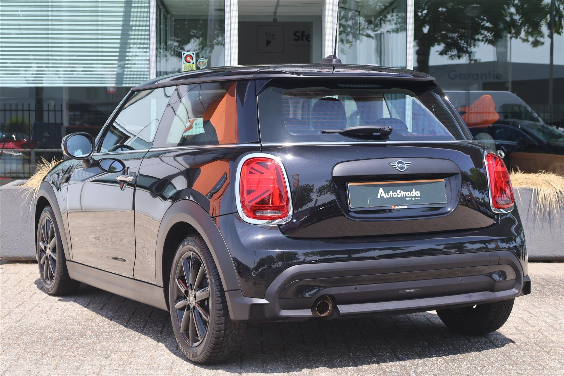 Mini Mini 3-Deurs (f56) 1.5 Business Edition 102pk | Automaa, Gebruikt, Met garantie (alle), 4 stoelen, Leder en Stof