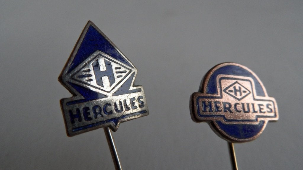 Hercules bromfiets en motor speldjes 2 x, geëmailleerd, Verzenden, Gebruikt, Merk, Speldje of Pin