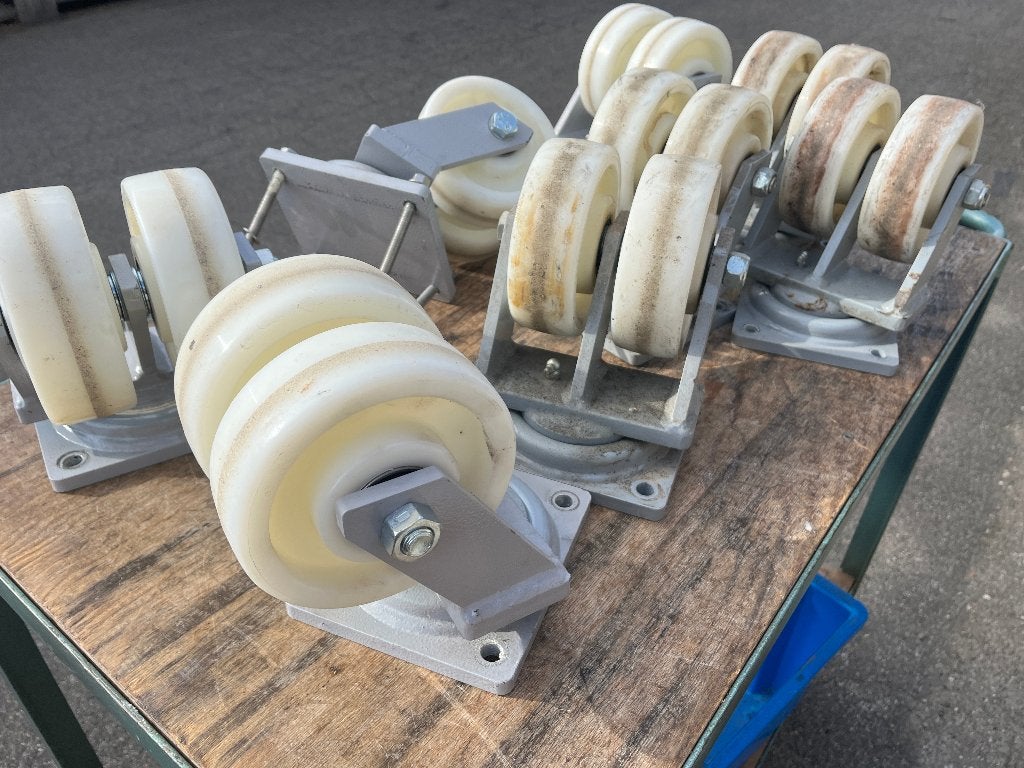 Zware zwenkwielen die circa 5 ton per stuk kunnen dragen., Ophalen, Zo goed als nieuw, Overige typen, Motorboot
