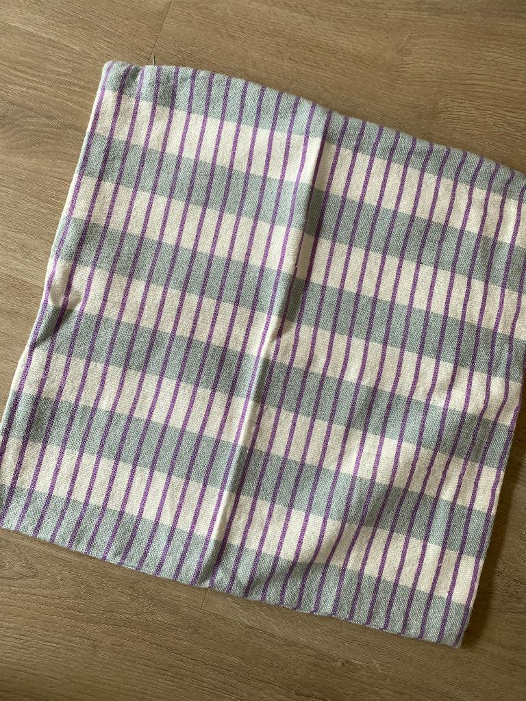 HEMA Kussenhoes | wit, lila, turkoois | 50x50cm, Ophalen of Verzenden, Zo goed als nieuw, Overige kleuren, Vierkant