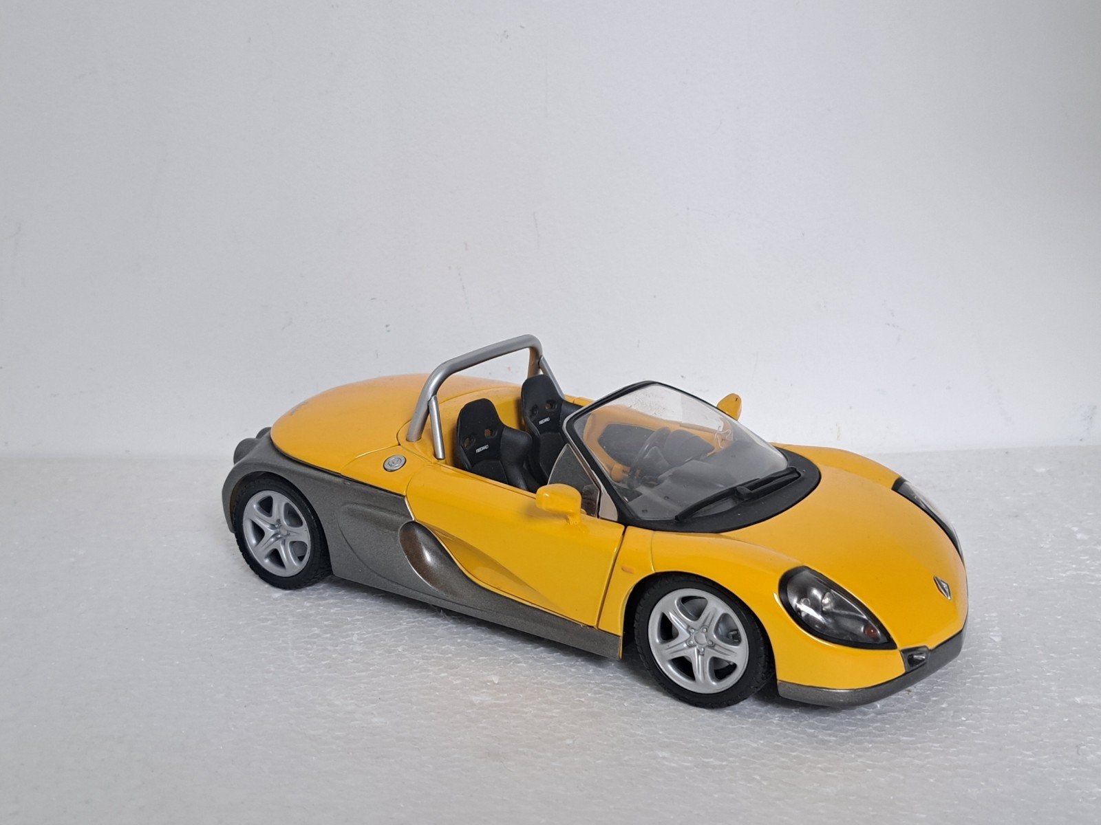 Renault Sport Spider 2.0 1/18 Geel Anson, Ophalen of Verzenden, Zo goed als nieuw, Auto, Anson