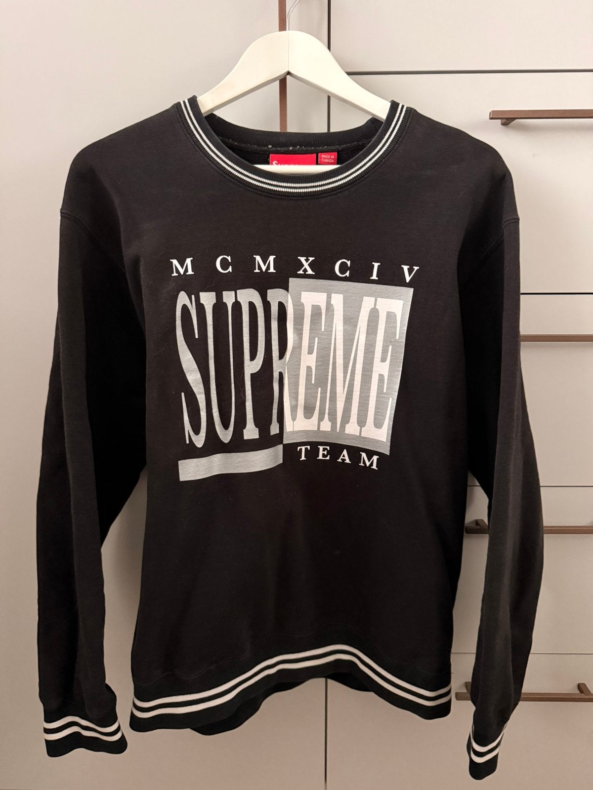 Supreme Team Crewneck | Zwart |, Ophalen of Verzenden, Zo goed als nieuw, Maat 48/50 (M), Zwart