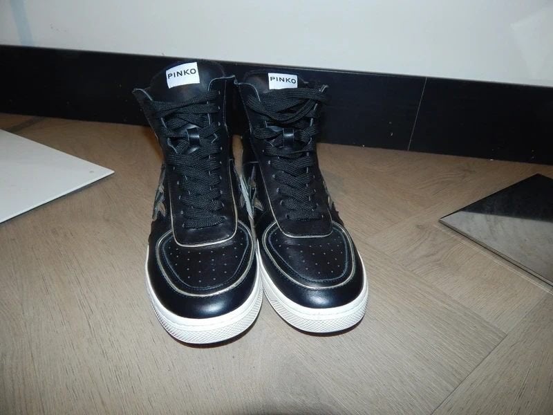 Pinko zwarte hoge sneakers goud merklogo zijkant Als Nieuw38, Pinko, Verzenden, Zwart, Sneakers of Gympen