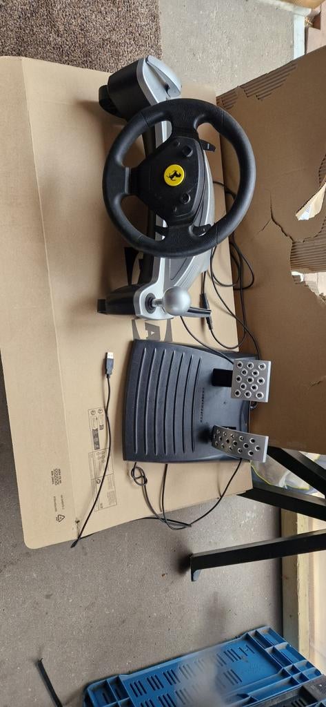 Thrustmaster Ferrari Racing Wheel met pedalen, Racestuur, Gebruikt, Force feedback, Ophalen of Verzenden