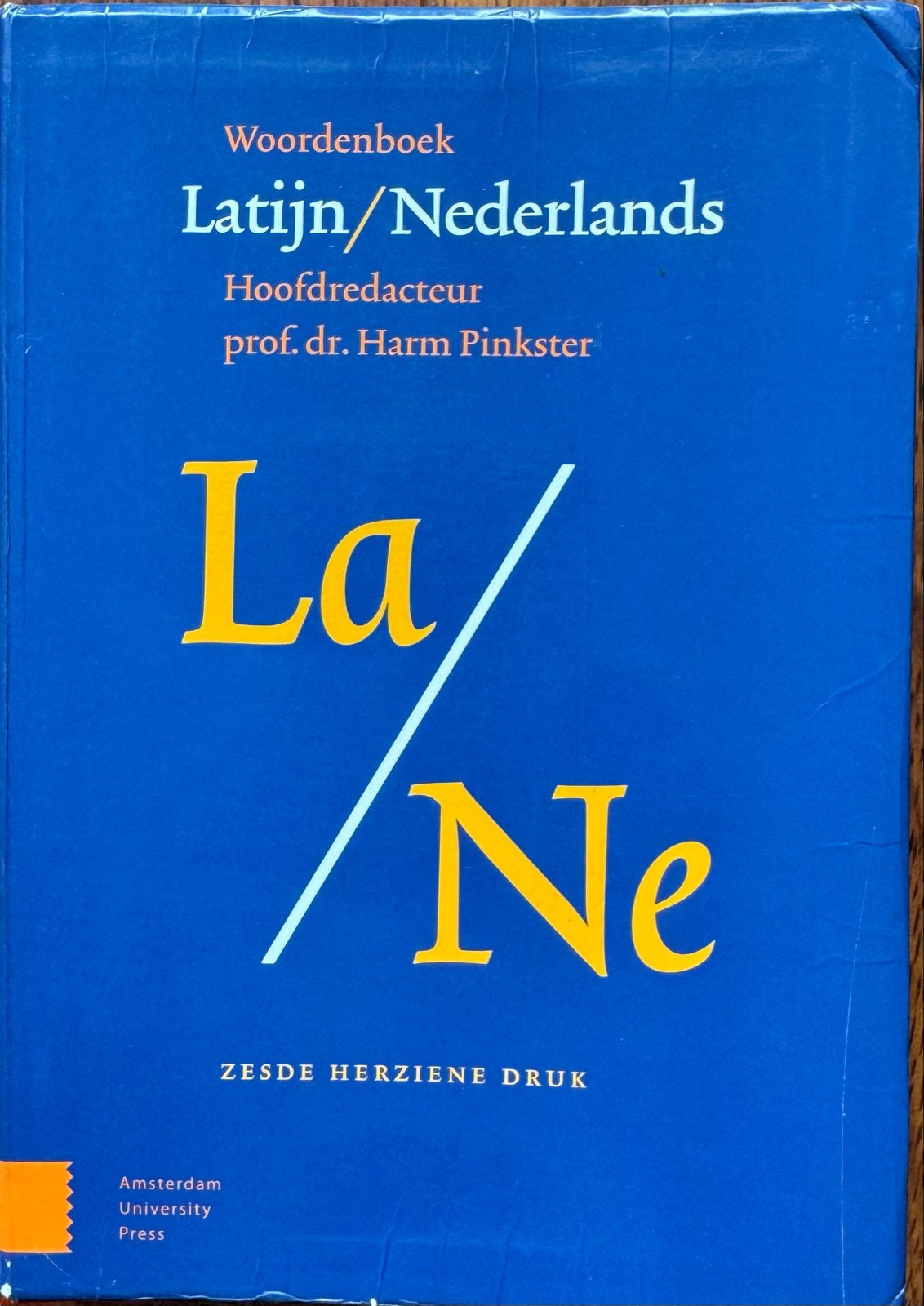 Woordenboek Latijn/Nederlands - Zesde herziene druk 2014, Boeken, Woordenboeken, Gelezen, Latijn, Overige uitgevers, Ophalen of Verzenden