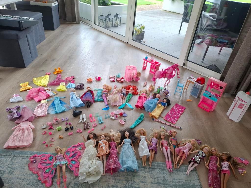 Grote Barbie collectie: 23 Barbies, kleding, etc veel Mattel, Ophalen of Verzenden, Zo goed als nieuw, Barbie