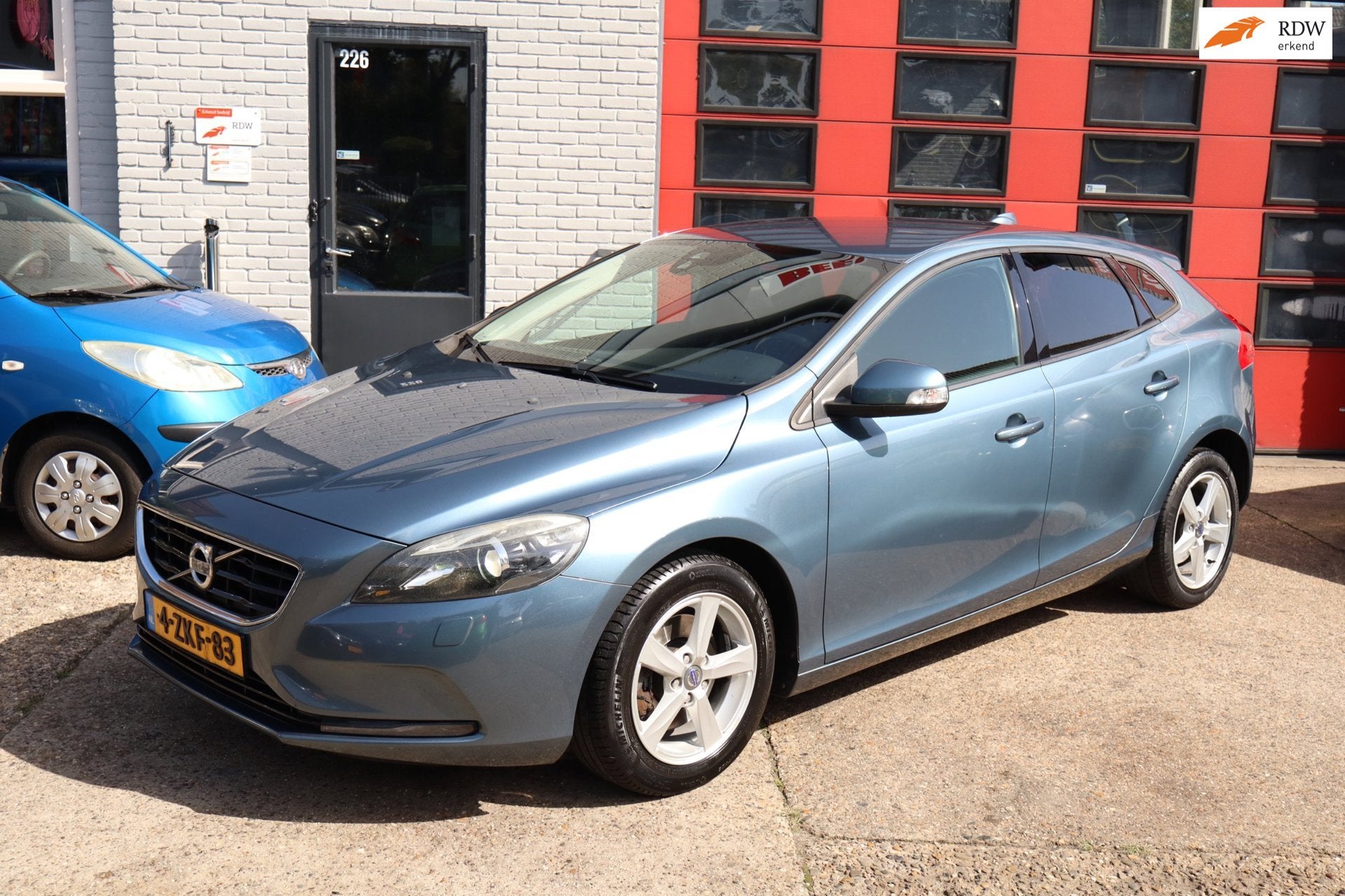 Volvo V40 1.6 T2 Summum - Navi - Stoelverwarming, Auto's, Volvo, Voorwielaandrijving, Stof, Gebruikt, Zwart