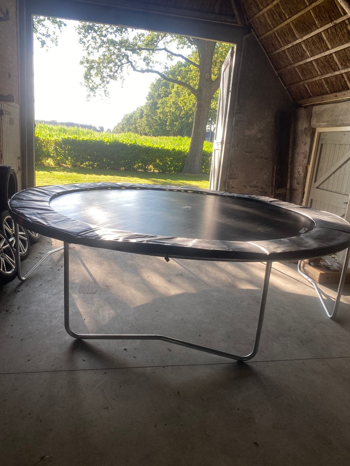 Nieuwe Berg Trampoline. (Doorsnee 3.80) Incl Net en Trapje, Ophalen, Nieuw