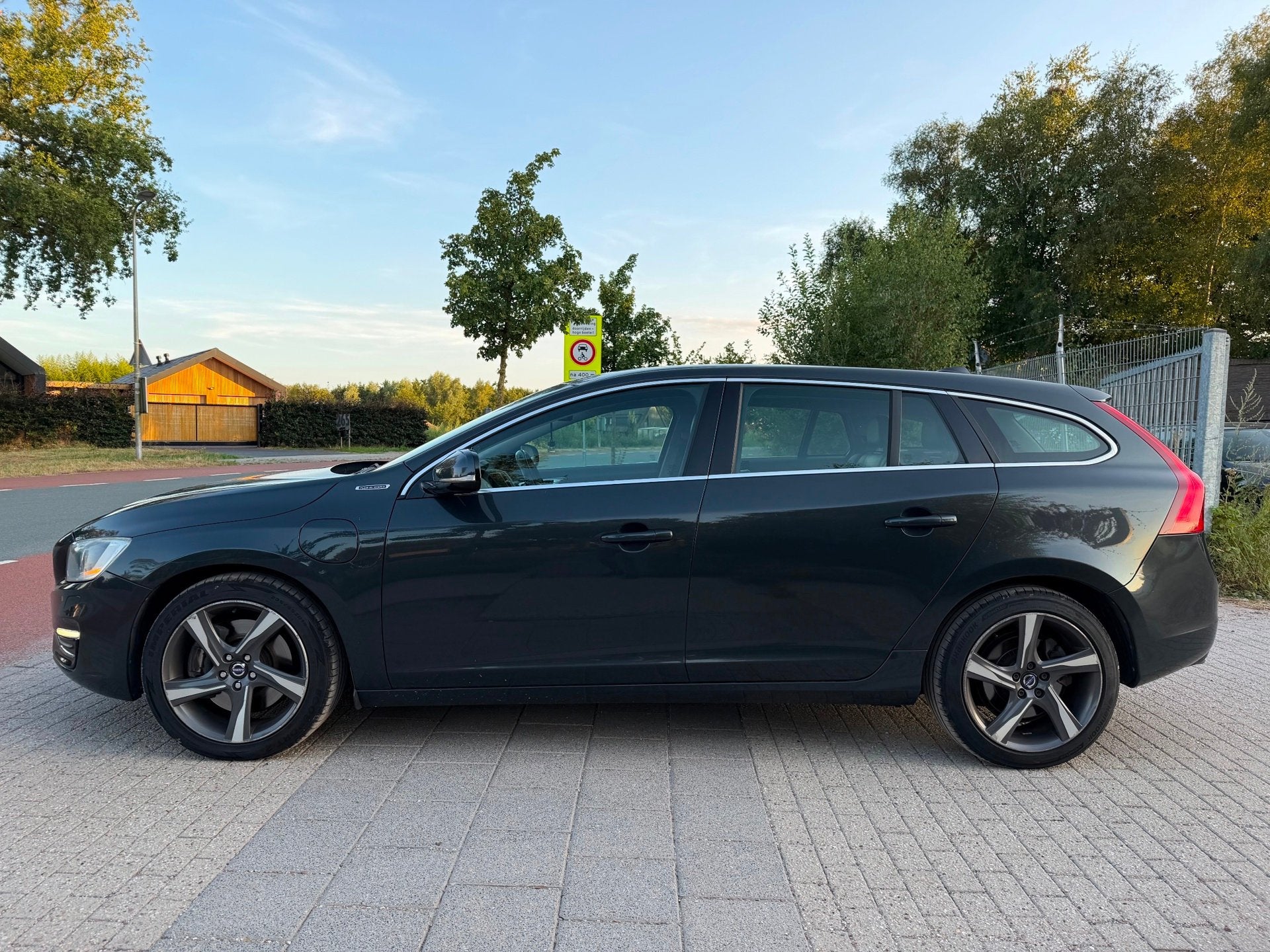 Volvo V60 2.4 D6 AWD Plug-In Hybrid Summum AUTOMAAT AIRCO, Auto's, Volvo, Automaat, Vierwielaandrijving, 11 kWh, Automatische klimaatregeling