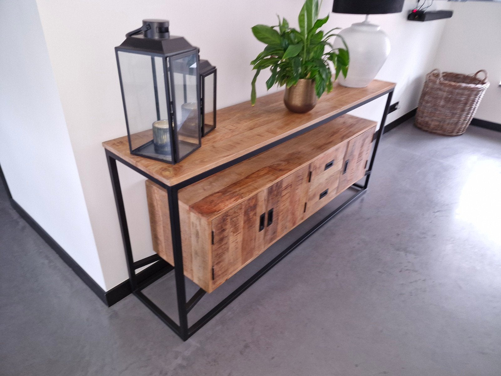 Dressoir, Met lade(s), 150 tot 200 cm, Zo goed als nieuw, Industrieel