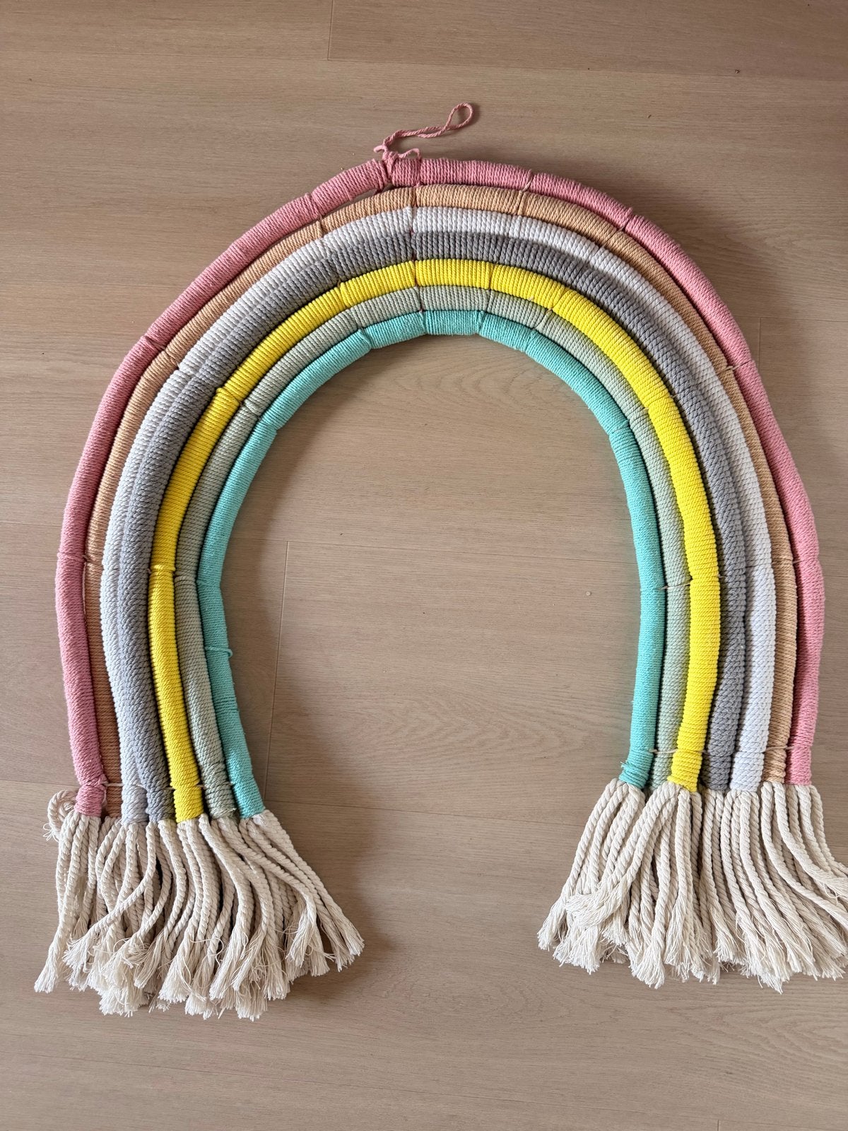 Muurdecoratie regenboog van touw - wandhanger, Meerkleurig, Boho, Ophalen of Verzenden, Zo goed als nieuw