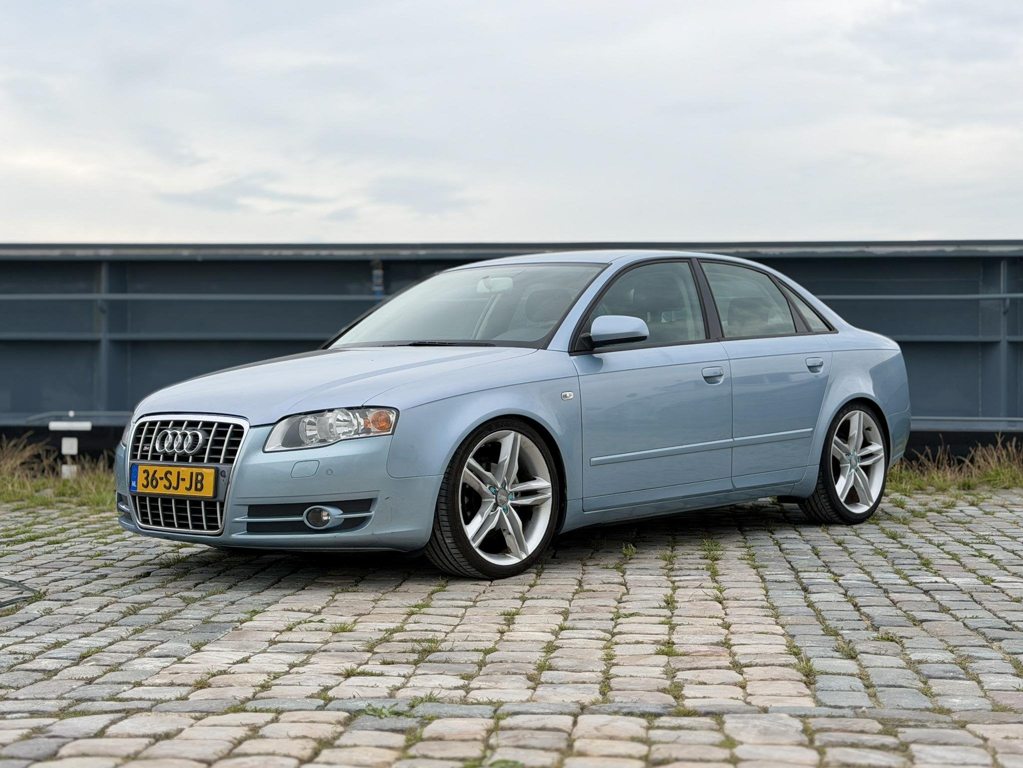 Audi A4 Limousine 1.6 Pro Line Business|Nieuwe D-riem|Cruise, Auto's, Stof, Gebruikt, 680 kg, 4 cilinders