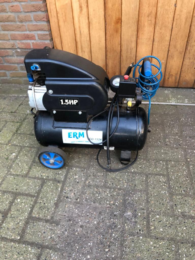 Compressor 1100W, 24 L tank incl. bandenspanningspistool, Ophalen of Verzenden