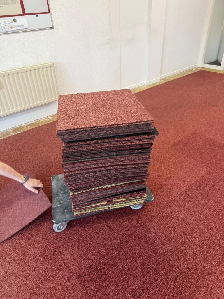 45m2 goedkope TWEEDE HANDS tapijttegels rood, Ophalen, Gebruikt, 25 tot 50 m², Tapijttegels