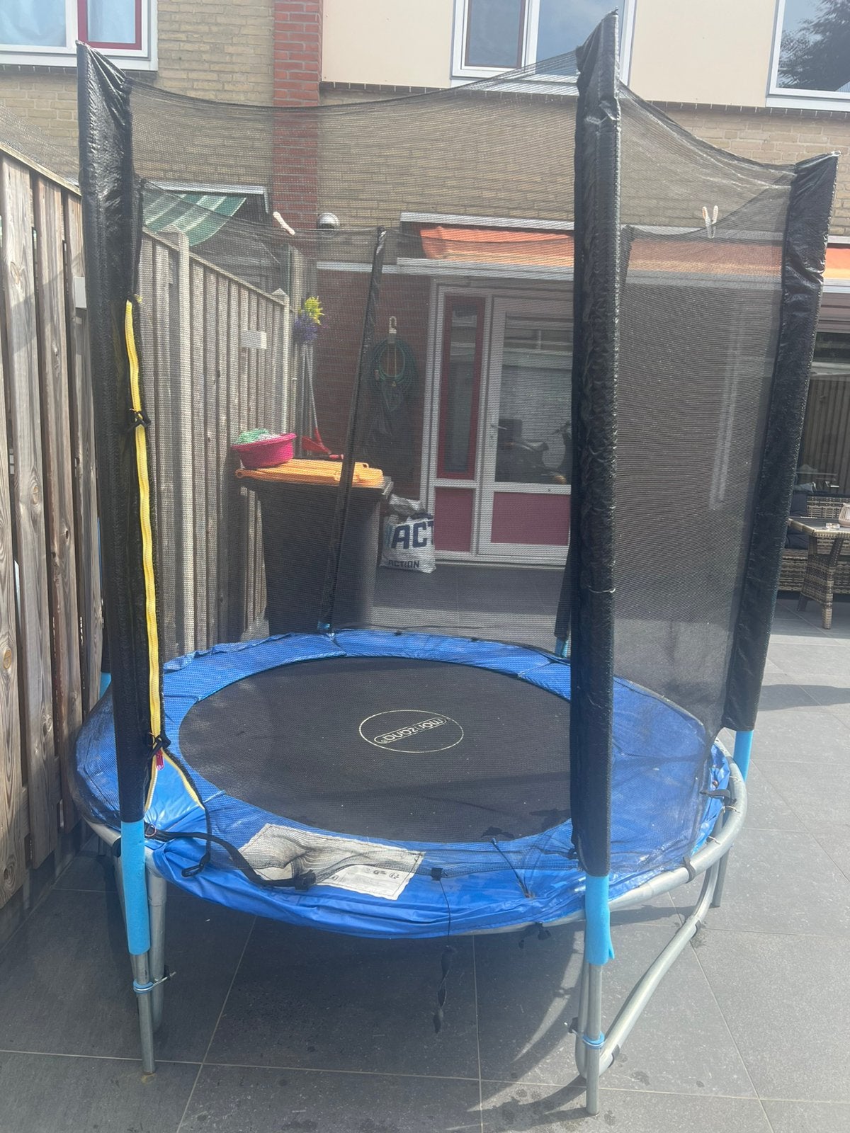 Trampoline, Ophalen, Zo goed als nieuw