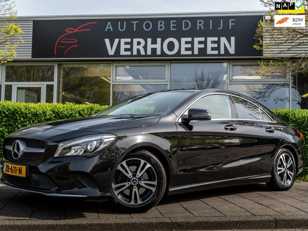 Mercedes-Benz CLA-klasse 180 Ambition - PARKEER CAMERA - NAP, Auto's, Mercedes-Benz, Gebruikt, 4 cilinders, 715 kg, Leder en Stof