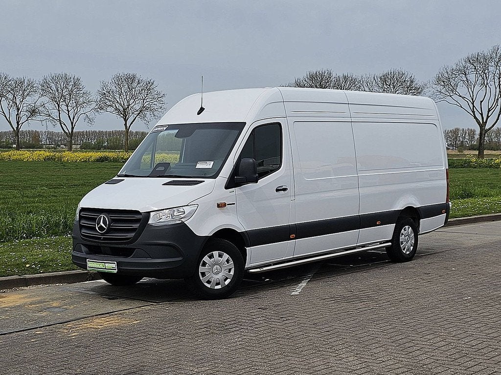 MERCEDES-BENZ ESPRINTER 320 300km wltp 81kwh, Automaat, Stoelverwarming, Gebruikt, Wit