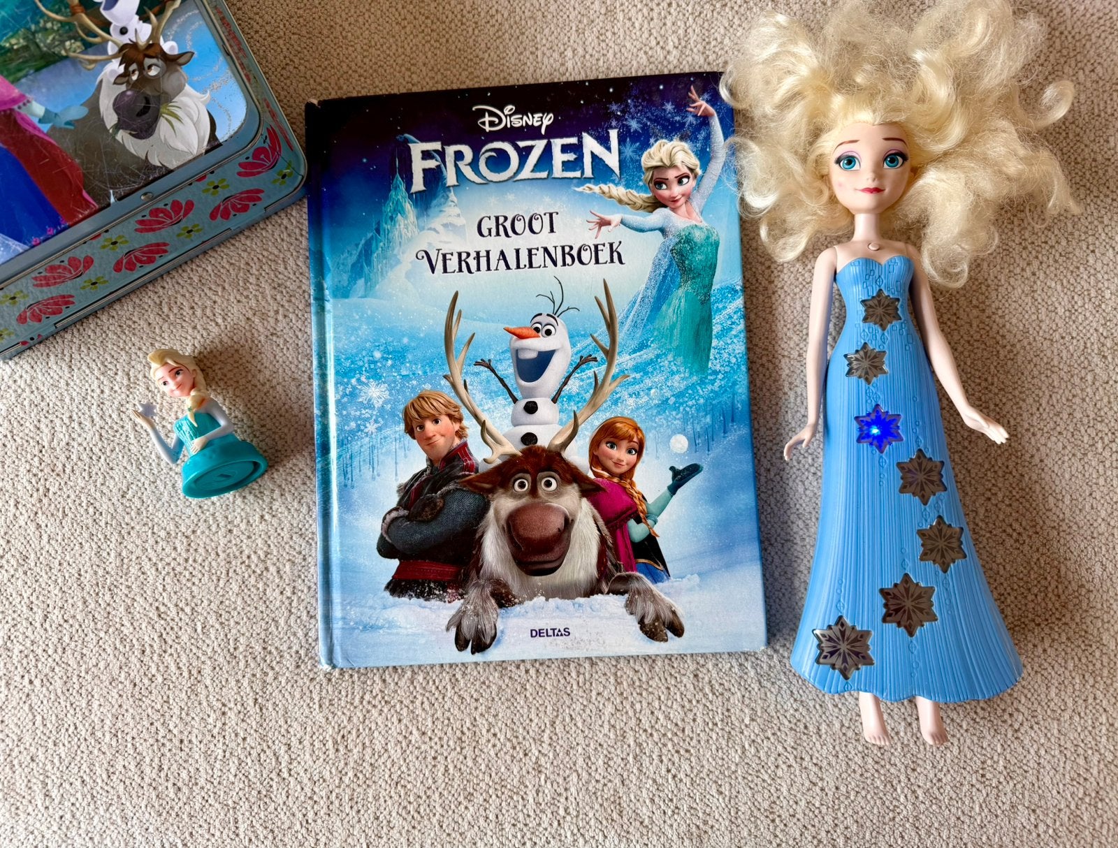Frozen pop met muziek en licht, trommel en boek en pop, Verzamelen, Disney, Ophalen of Verzenden, Overige figuren, Zo goed als nieuw