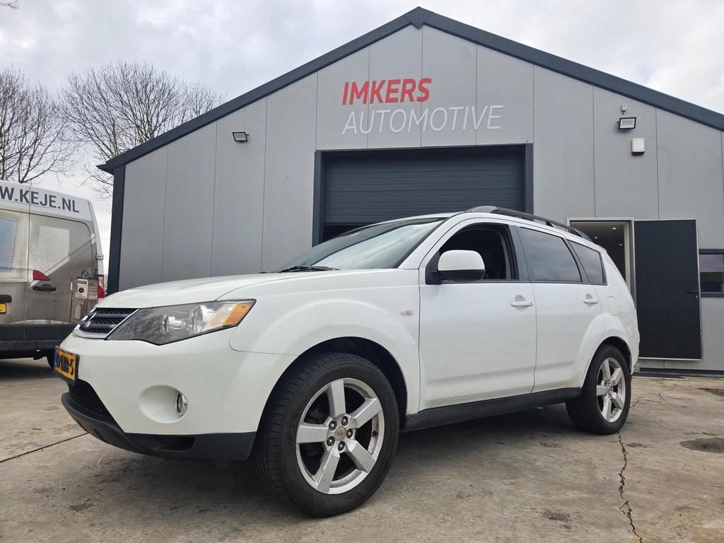 Mitsubishi Outlander 3.0 V6 | AUTOMAAT | 4X4 | LEER |, Auto's, Mitsubishi, Automaat, Wit, Leder, Bedrijf