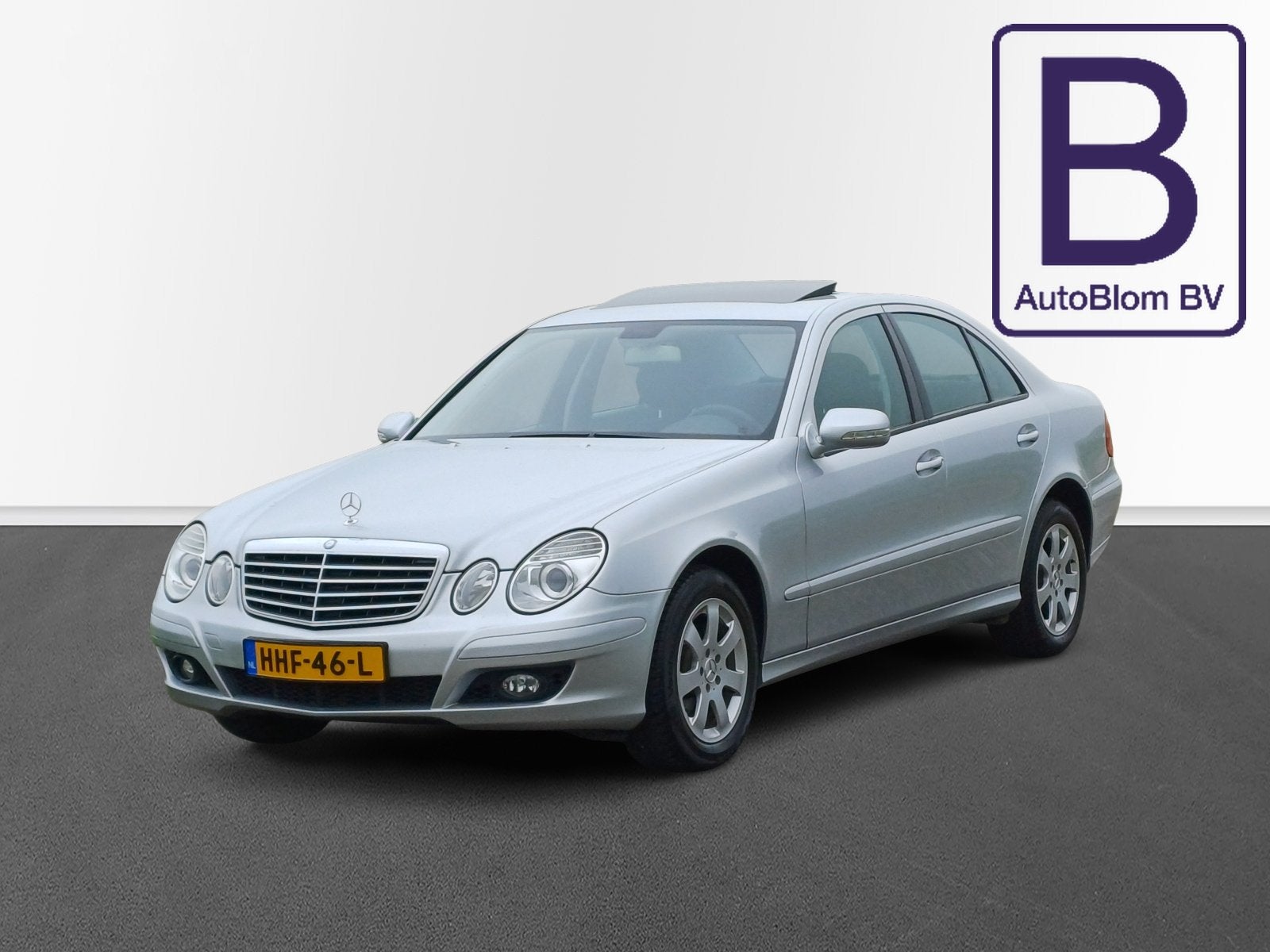 Mercedes-Benz E-Klasse 200 K. Classic /Blijvend Youngtimer!/, Auto's, Automaat, Gebruikt, Zwart, 4 cilinders