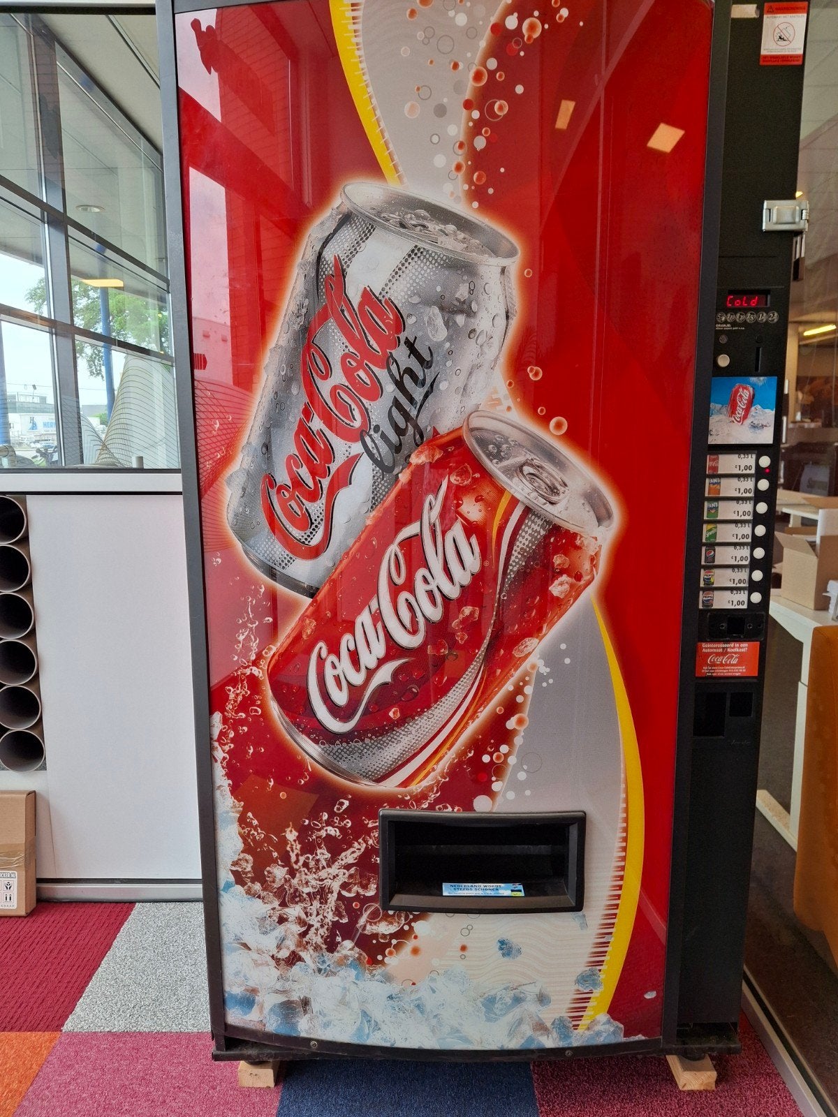 Coca-Cola automaat voor 33cl blikjes met muntinworp, Verzamelen, Automaten | Overige, Ophalen