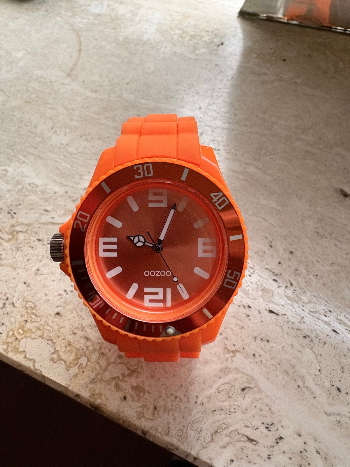 OOZOO Horloge Oranje - Zo goed als nieuw, Overige merken, Kunststof, Polshorloge, Ophalen of Verzenden