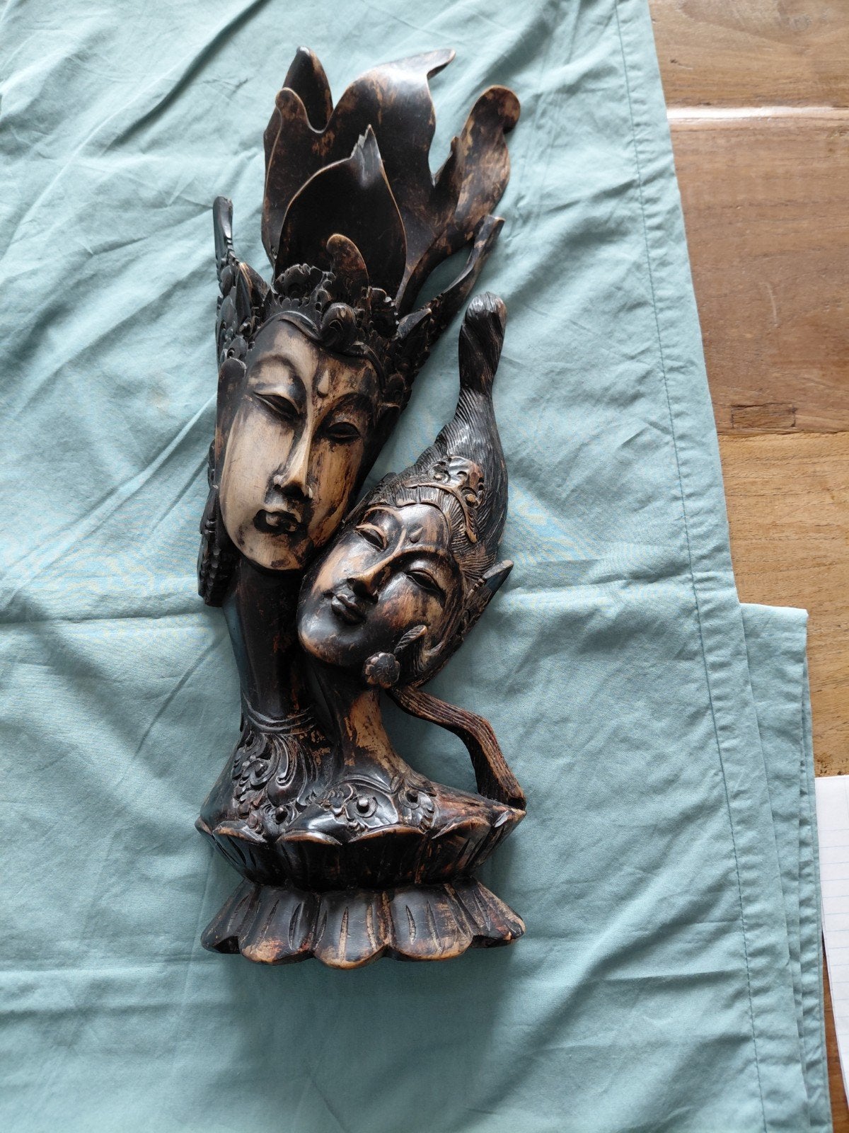 Balinees houtsnijwerk: Prins Rama en Prinses Sita, Antiek en Kunst, Ophalen of Verzenden, 20 - 50 cm, Hout, Bruin