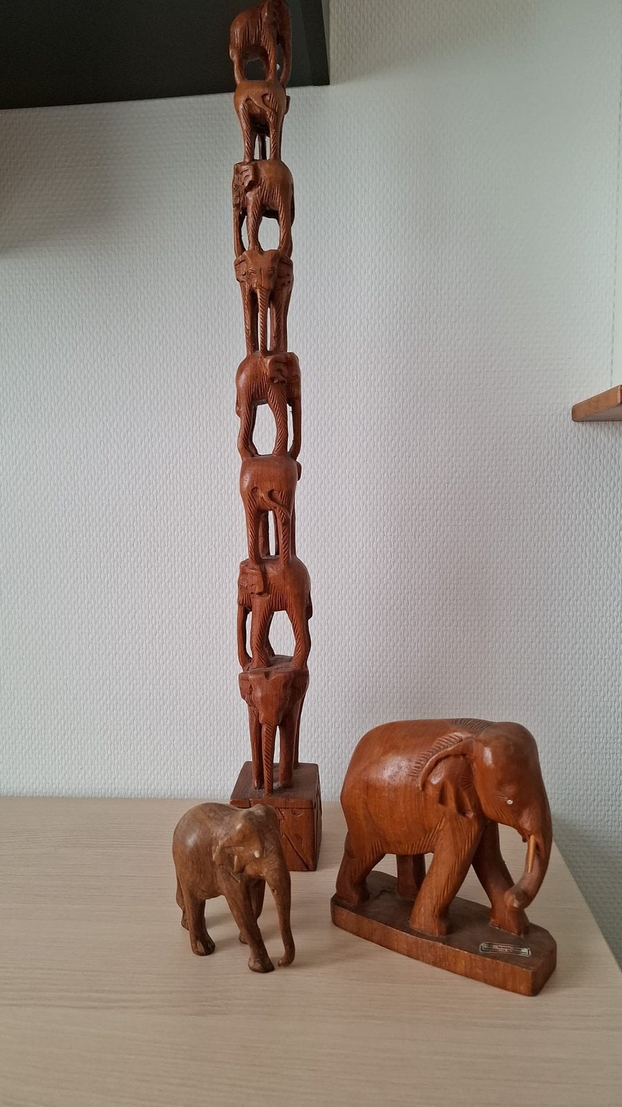 Houten olifanten, Ophalen