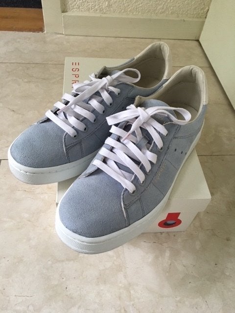 Esprit sneakers lichtblauw suède maat 40, Blauw, Nieuw, Ophalen of Verzenden, Sneakers of Gympen