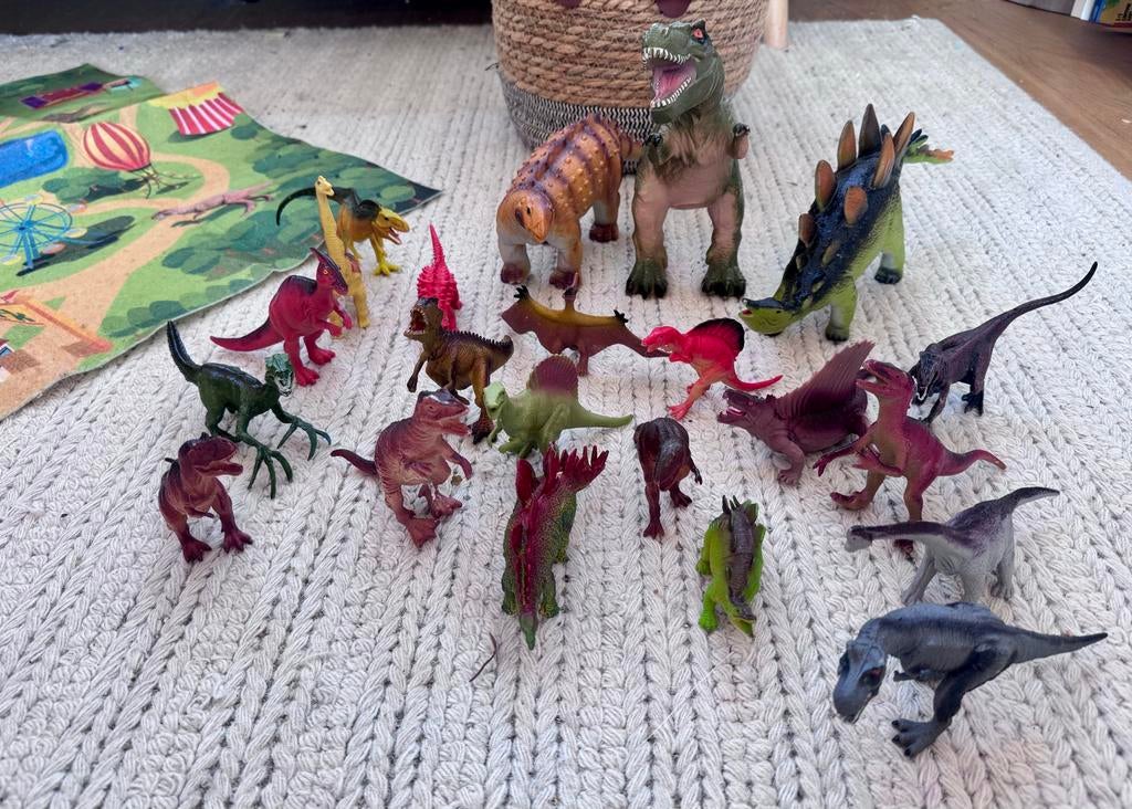 Dino figuren groot en klein inclusief dinosaurus kleed, Ophalen of Verzenden, Zo goed als nieuw, Jongen of Meisje