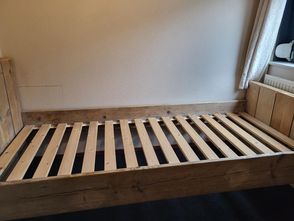 Steigerhouten eenpersoonsbed met lattenbodem, Huis en Inrichting, Slaapkamer | Bedden, Gebruikt, Eenpersoons, 90 cm, 200 cm, Steigerhout