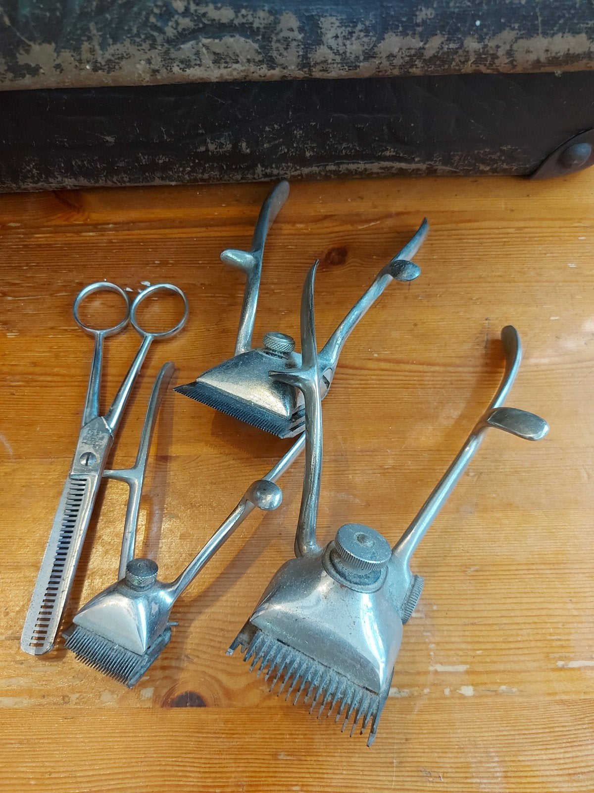 Vintage handmatige tondeuses en schaar - Kappersgereedschap, Antiek en Kunst, Antiek | Overige Antiek, Ophalen of Verzenden