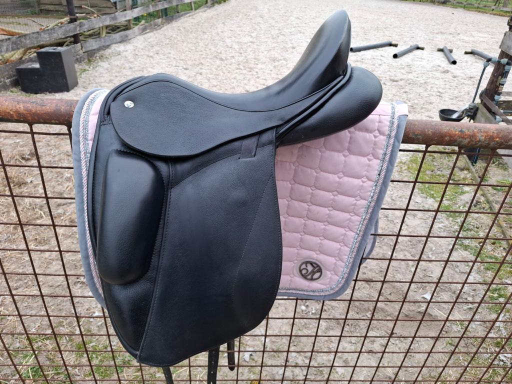DRESSUURZADEL, N2   TYPE VINCITORE, DIEPE ZIT, 17,5 INCH, Dieren en Toebehoren, Ophalen, Dressuur