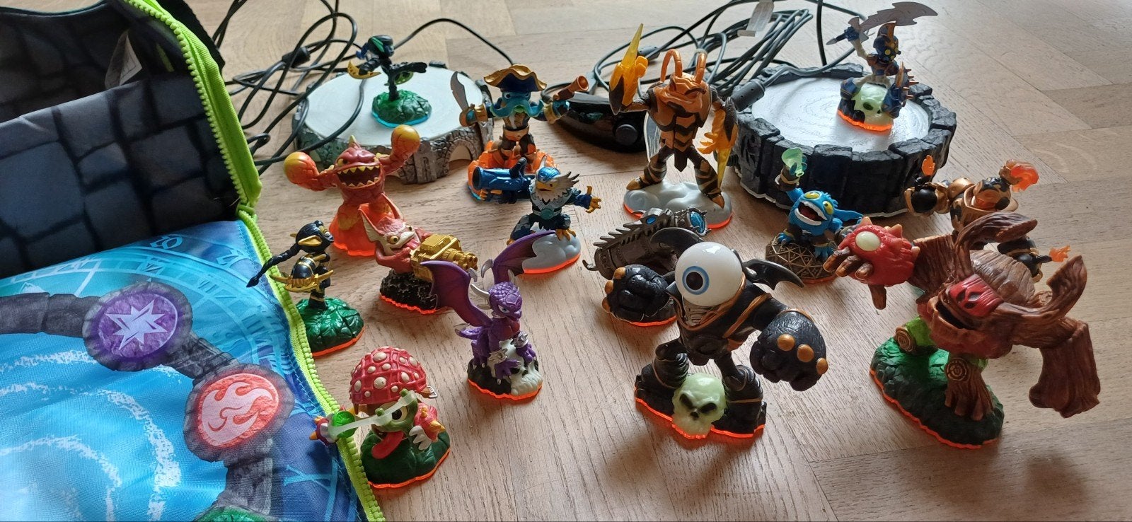Skylanders Spyro's Adventure Starter Pack met extra's, Spelcomputers en Games, Avontuur en Actie, Gebruikt, 2 spelers, Ophalen of Verzenden