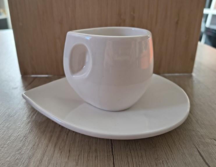 * Cor Unum vintage kop en schotel, uniek design *, Keramiek, Ophalen of Verzenden, Zo goed als nieuw, Effen