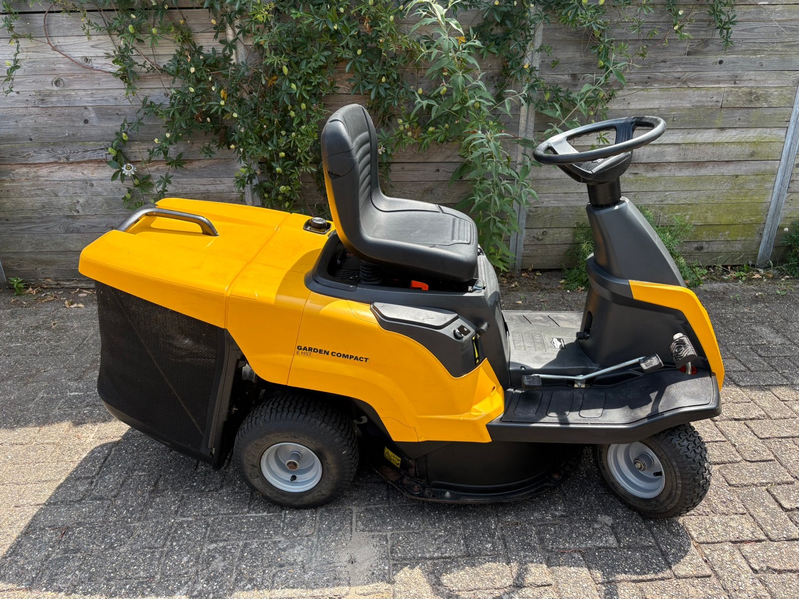 Stiga Garden Compact zitmaaier., Tuin en Terras, Zitmaaiers, Ophalen, Gebruikt, Opvangbak