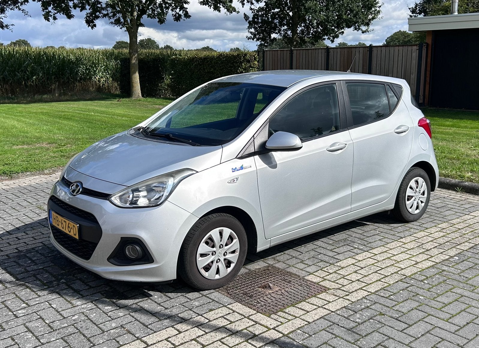 Hyundai i10 1.0 5DR 2015 Grijs i-motion, Auto's, Stof, 31 €/maand, 4 stoelen, Origineel Nederlands