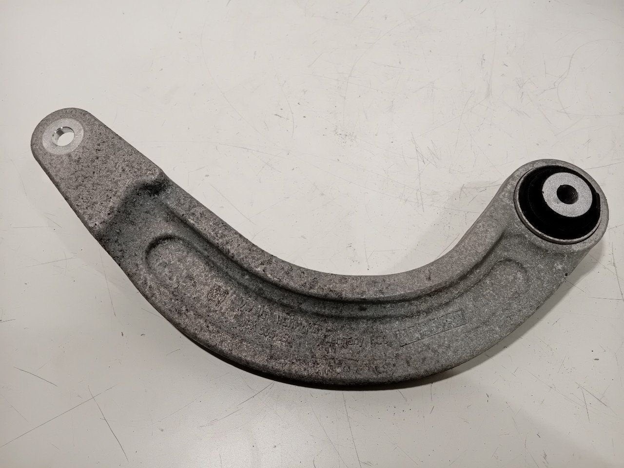Draagarm links achter Skoda Enyaq, Onderdelen@venauto.nl, Van der Ven Autorecycling B.V., Gebruikt, Ettenseweg 76, 4706 PB Roosendaal, The Netherlands