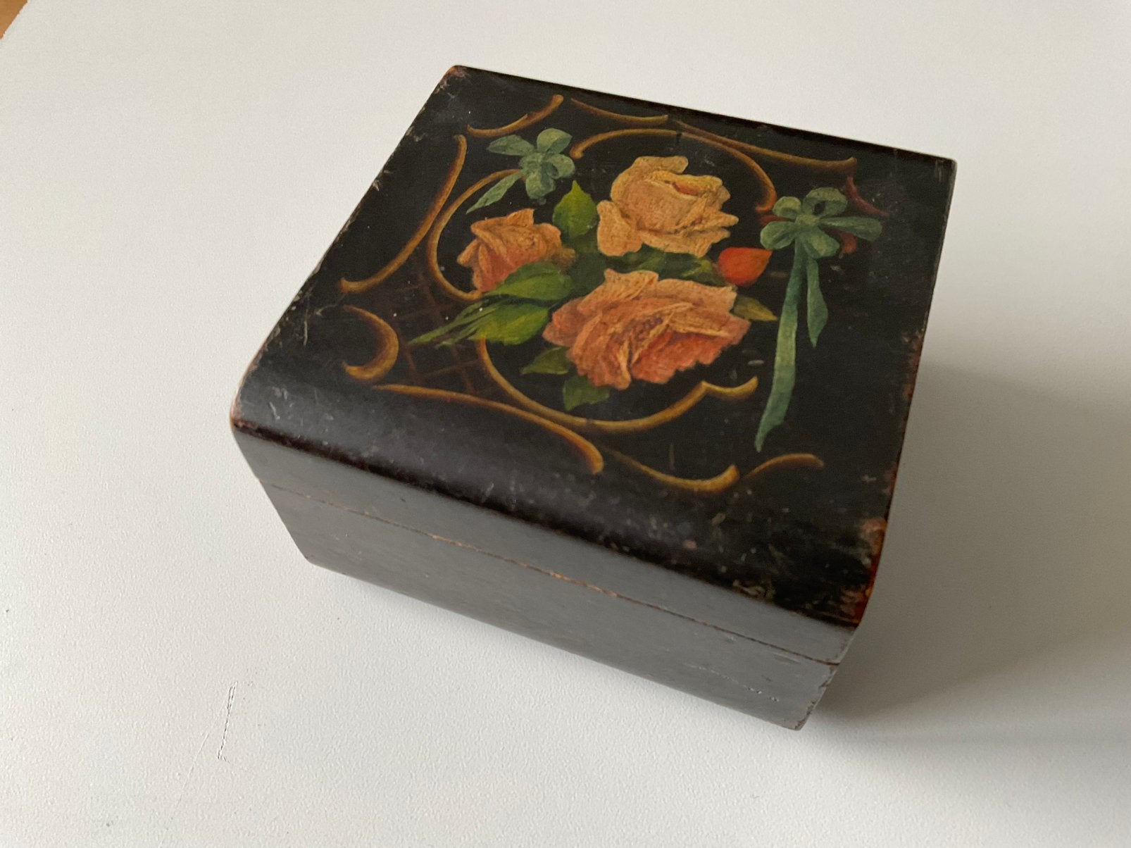 Antiek beschilderd kistje met bloemmotie, Ophalen of Verzenden