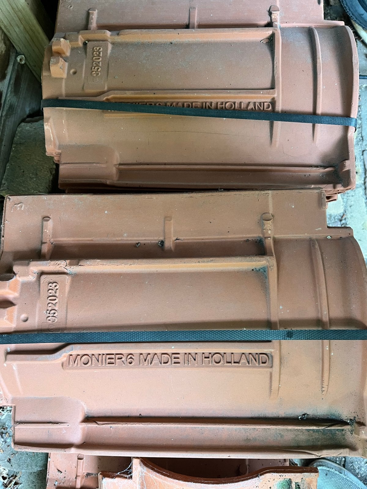 Monier 6 dakpannen, Made in Holland, Ophalen, Steen of Klei, 5 tot 10 m², Zo goed als nieuw